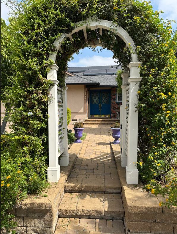 property at 1461 E Grovecenter St