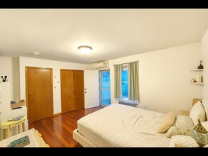 2819 21st Ave, Unit 1 in Astoria, NY - Foto de edificio - Building Photo