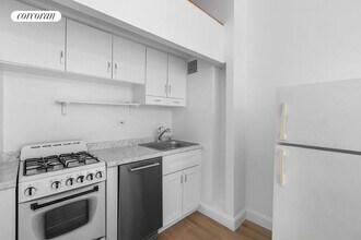350 E 62nd St in New York, NY - Building Photo - Building Photo