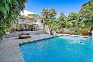 4110 Washington Rd in West Palm Beach, FL - Building Photo