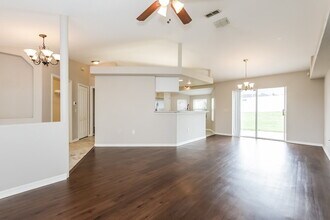 1621 Papoose Way in Lutz, FL - Building Photo - Building Photo