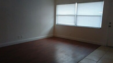 5226 NW 24th Ct in Fort Lauderdale, FL - Foto de edificio - Building Photo