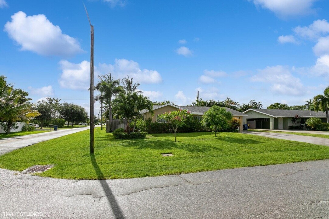 1615 Venus Ave in Jupiter, FL - Building Photo