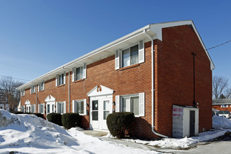 Bennett Court Apartments in Toledo, OH - Building Photo - Building Photo