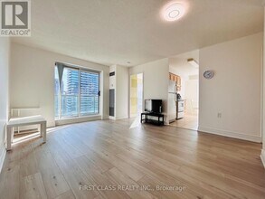 28 Olive Ave in Toronto, ON - Building Photo - Building Photo