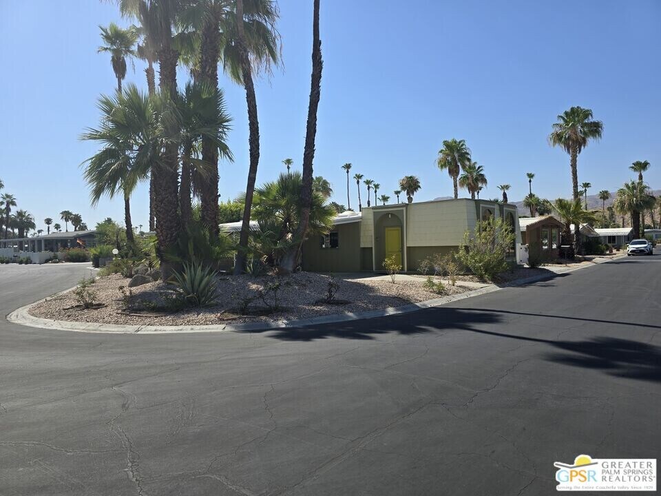 198 Juniper Dr in Palm Springs, CA - Building Photo