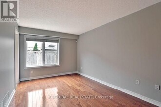 4055 Forest Run Ave in Burlington, ON - Building Photo - Building Photo