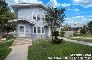 1107 W Mistletoe Ave in San Antonio, TX - Building Photo