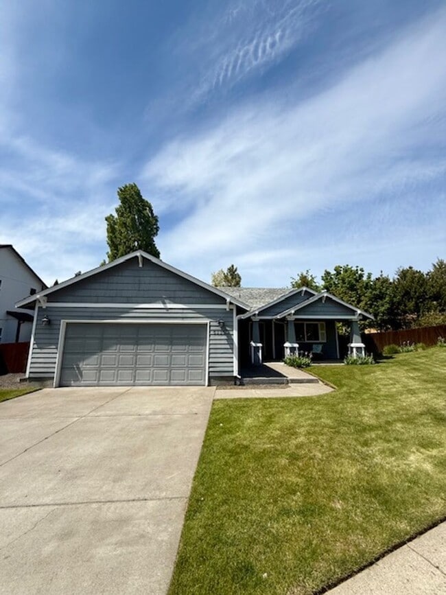 61353 Stardrift Dr in Bend, OR - Building Photo - Building Photo