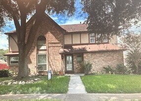 15502 Rio Plaza Dr in Houston, TX - Building Photo