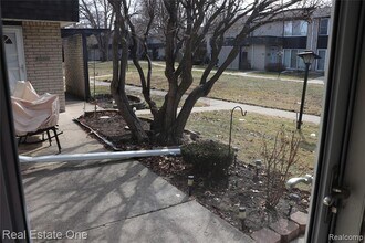 8256 Karam Blvd in Warren, MI - Building Photo - Building Photo