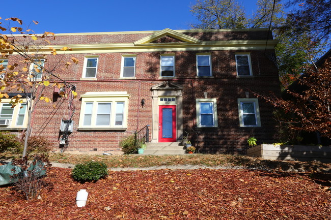 812 Taylor St NE in Washington, DC - Building Photo - Building Photo