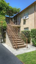 11247 Camarillo St in North Hollywood, CA - Foto de edificio - Building Photo