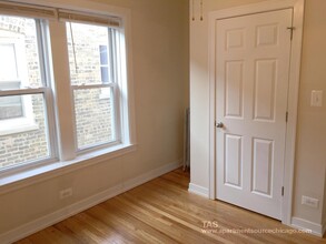4847 N Wolcott Ave, Unit 3B in Chicago, IL - Foto de edificio - Building Photo