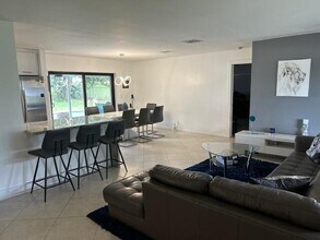 2400 SW 86th Ave in Davie, FL - Building Photo - Building Photo