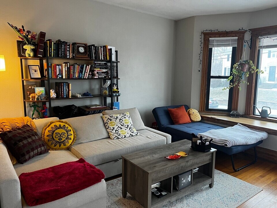 125 Huckins Ave-Unit -- in Quincy, MA - Building Photo