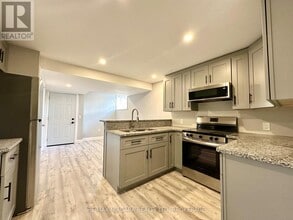 39 Grove Ave in St Catharines, ON - Building Photo - Building Photo