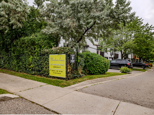 Meadow Lanes in Mississauga, ON - Building Photo - Building Photo