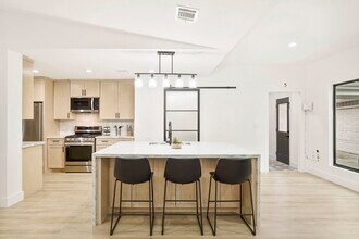 3327 Freshmeadows Dr in Houston, TX - Building Photo - Building Photo