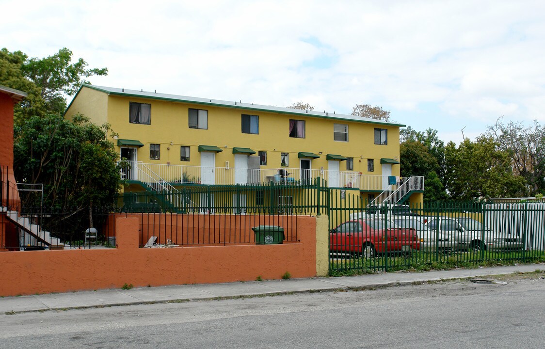 768 NW 32nd St in Miami, FL - Building Photo