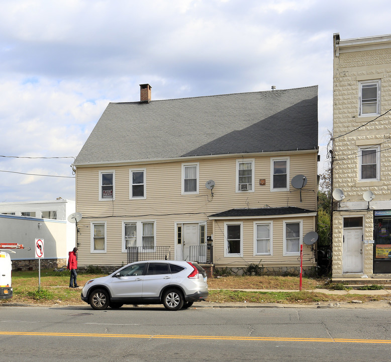 Bldg 2 in Danbury, CT - Building Photo