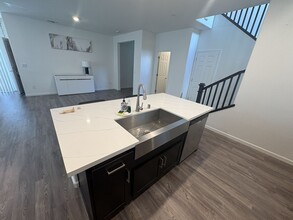 8213 Ocho Wy in Elk Grove, CA - Building Photo - Building Photo