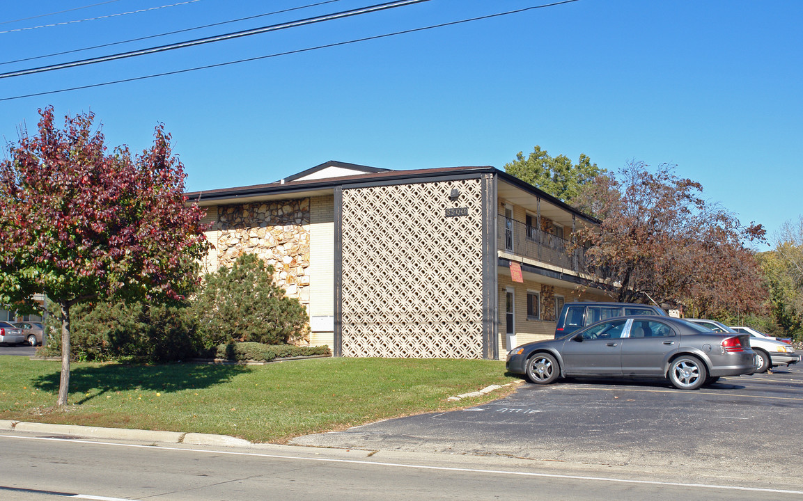 8500 W 87th St in Hickory Hills, IL - Building Photo