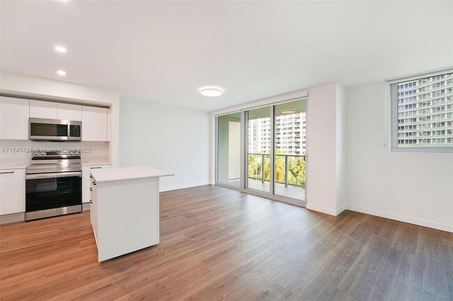 1500 Bay Rd, Unit N-0917 in Miami Beach, FL - Foto de edificio - Building Photo