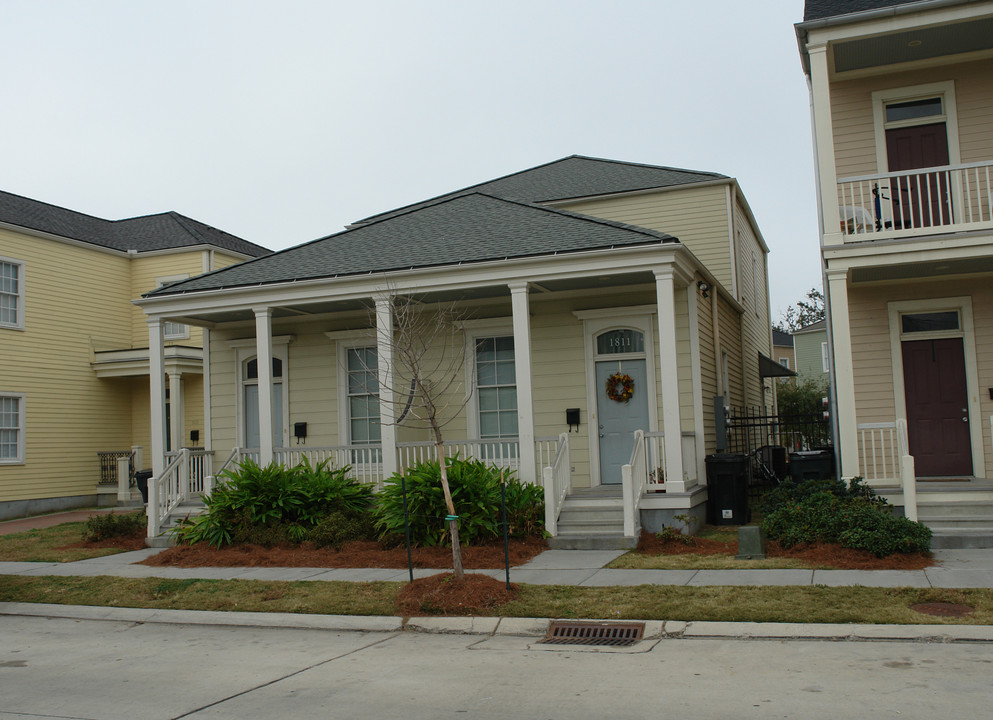 1811 Chippewa St Park in New Orleans, LA - Building Photo