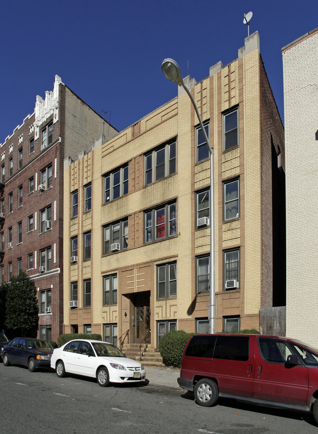 14 Kensington Ave in Jersey City, NJ - Foto de edificio - Building Photo