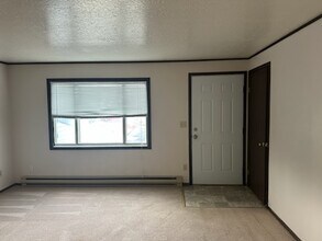 713 Miller Ct, Unit A in Rawlins, WY - Building Photo - Building Photo