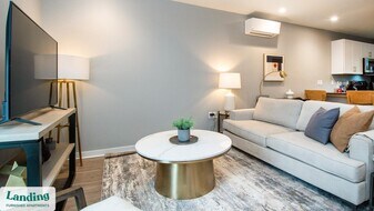 5040 Linbar Dr in Nashville, TN - Building Photo