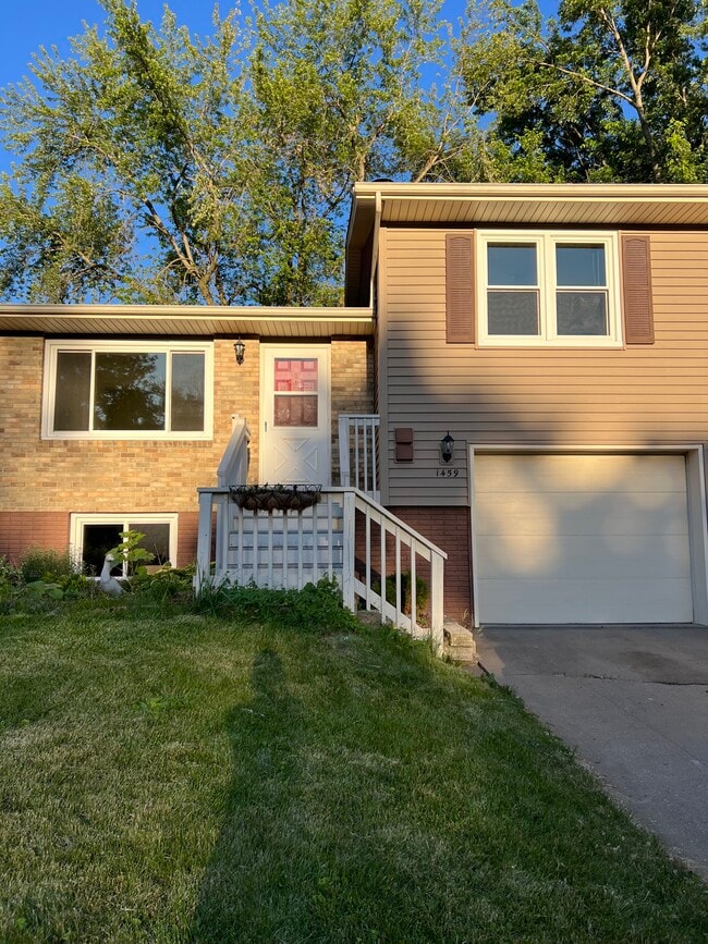 property at 1459 Westview Dr