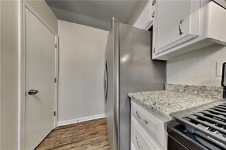 3406 Deshong Dr SW in Stone Mountain, GA - Building Photo - Building Photo