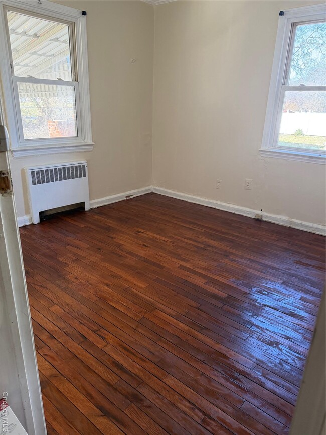 650 Winthrop Dr in Uniondale, NY - Building Photo - Building Photo