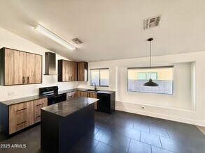 2021 E Caldwell St in Phoenix, AZ - Building Photo - Building Photo