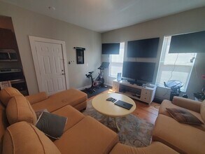 41 Washburn St, Unit 1 in Boston, MA - Building Photo - Building Photo