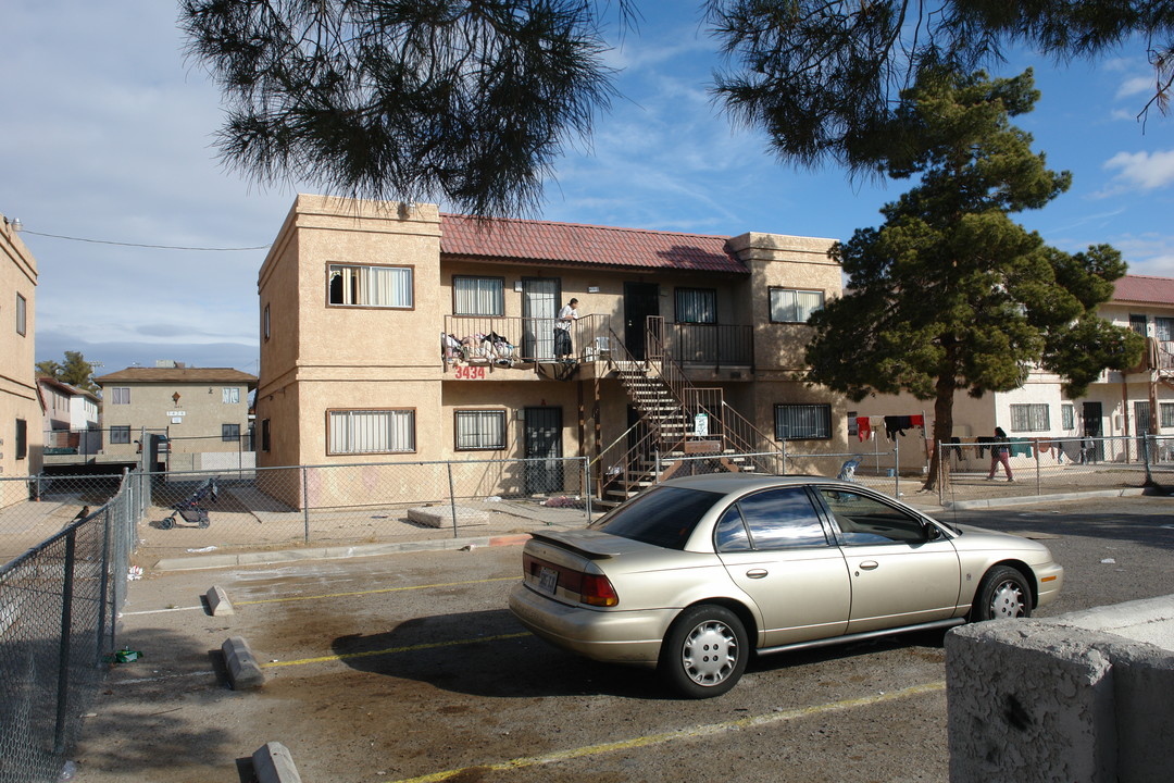 3434 College View Ct in North Las Vegas, NV - Building Photo