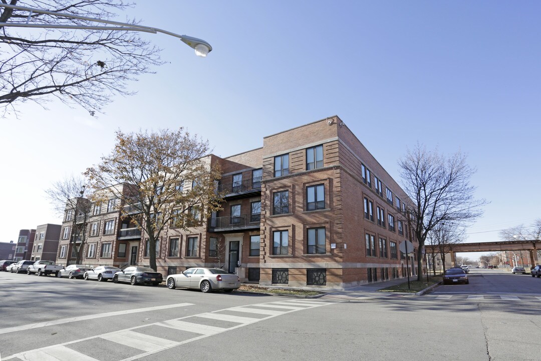 Winterberry Place Apartments in Chicago, IL - Building Photo