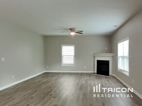 123 Charndon Way in Fuquay Varina, NC - Building Photo - Building Photo