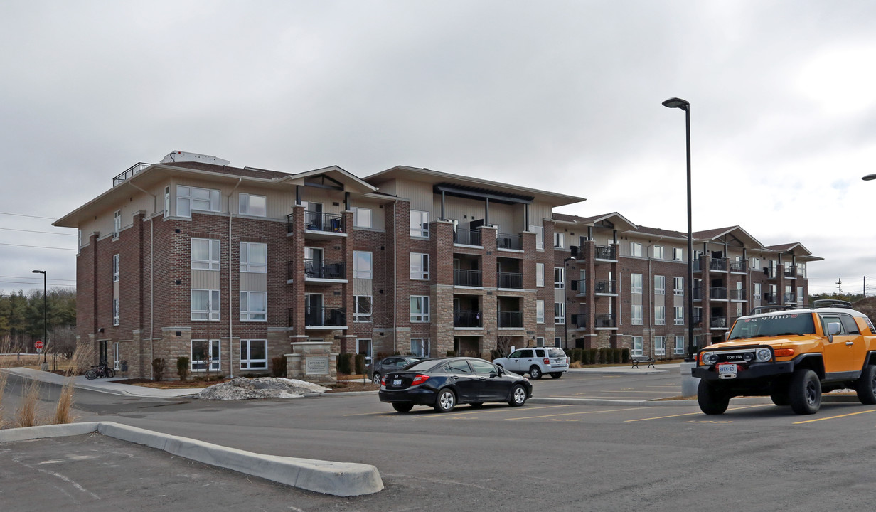 45 Kingsbury Sq in Guelph, ON - Building Photo