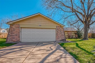 7626 Wovenwood Ln in Houston, TX - Building Photo - Building Photo