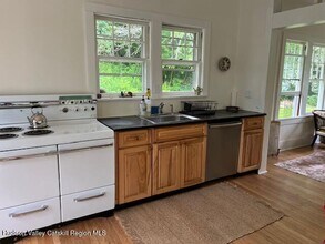 81 Reynolds Ln in Shady, NY - Building Photo - Building Photo