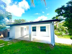 2520 Ridgeway Ave in West Palm Beach, FL - Building Photo - Building Photo