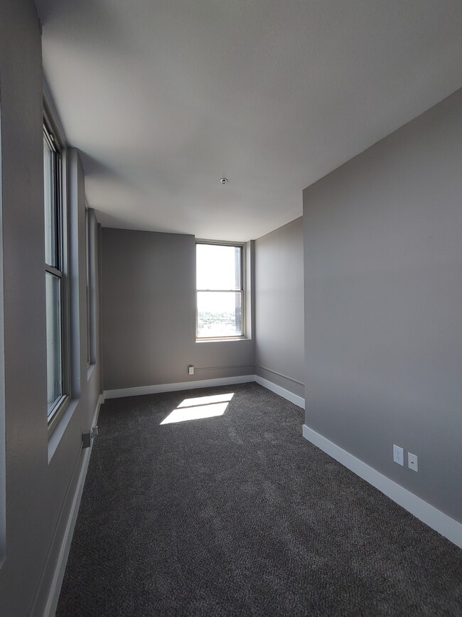 Edge 21 Apartments in Toledo, OH - Building Photo - Building Photo
