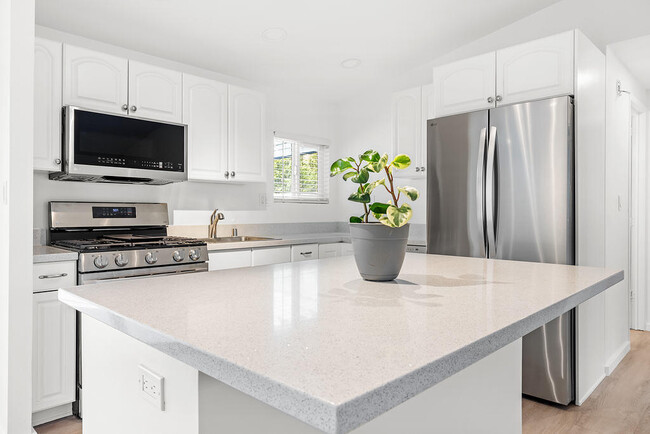 2041 Arnico St in Palm Springs, CA - Building Photo - Building Photo