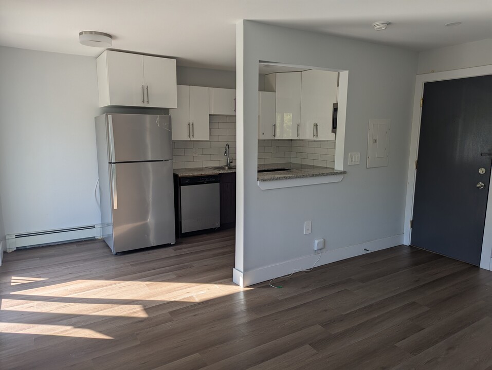 42 River Rd in Halifax, NS - Building Photo
