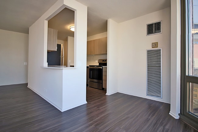 63 W Elm St in Chicago, IL - Building Photo - Building Photo