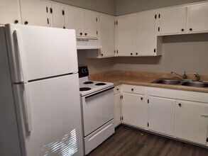 1122 Evelyn Dr in Radcliff, KY - Foto de edificio - Building Photo