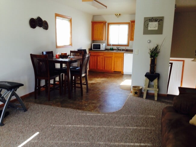 1206 Hansen St, Unit 1210 Hansen St in Tomah, WI - Building Photo - Building Photo